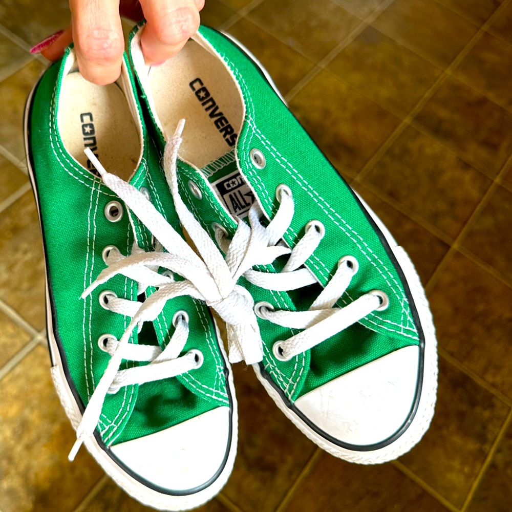 Converses size 1 youth